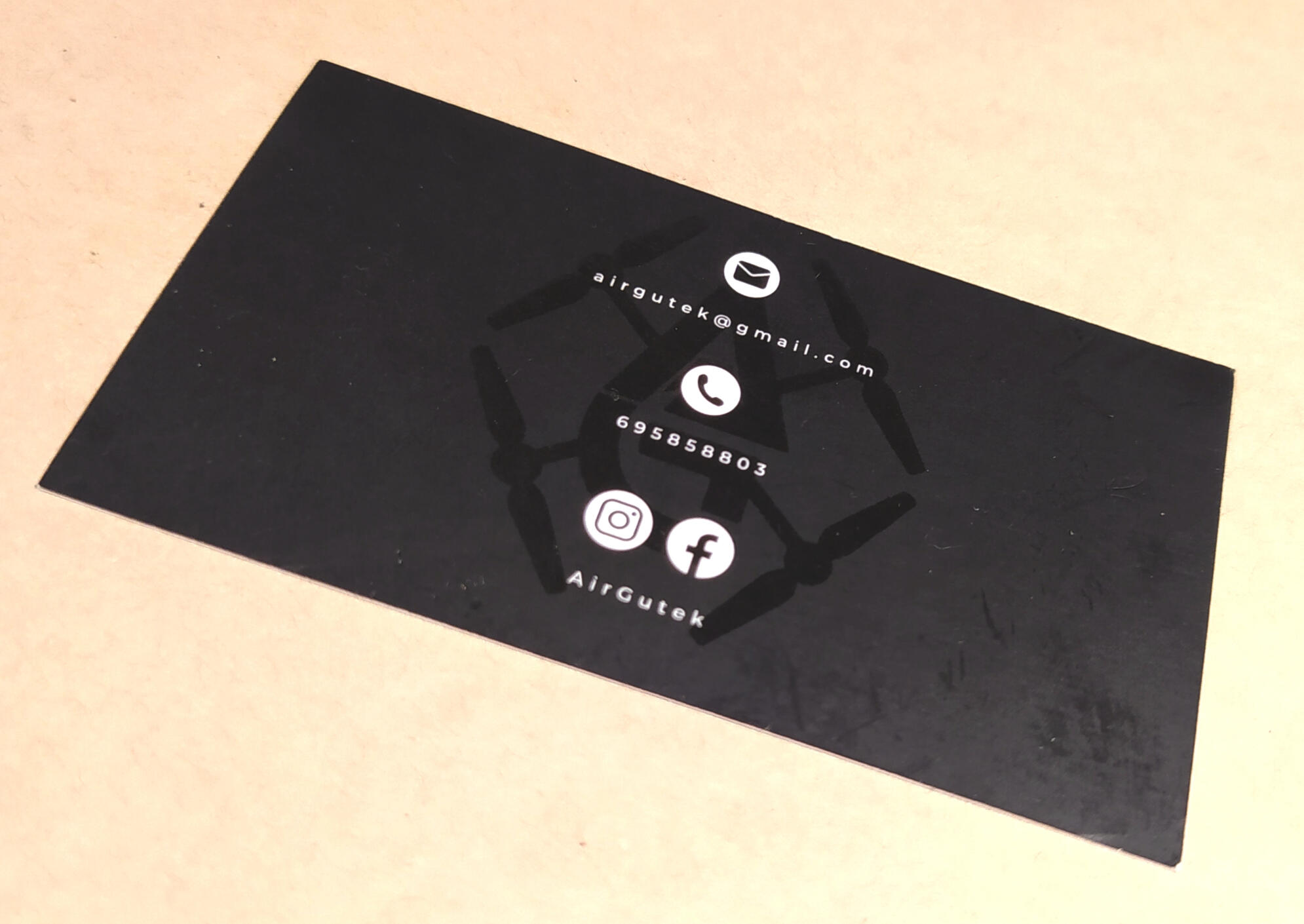Business card for airgutek - back; Print with selective surface varnish